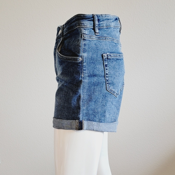 H&M Denim High Waist Short Booty Shorts Medium Light Wash Cuffed Sz 10 / 42 - Picture 6 of 7